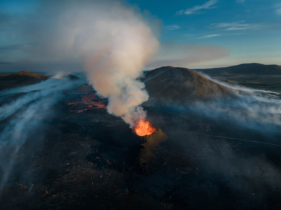 Breathtaking Photos Of The Icelandic Eruption By Tobias Hagg