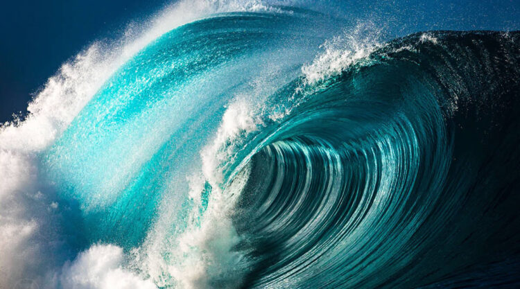 Breathtaking Photos Of Waves By Philip Thurston