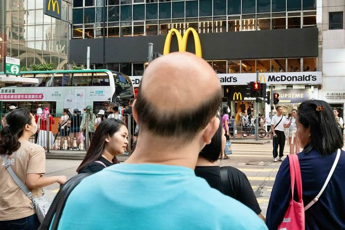 Coincidental Photos Captured Perfectly By Street Photographer Edas Wong