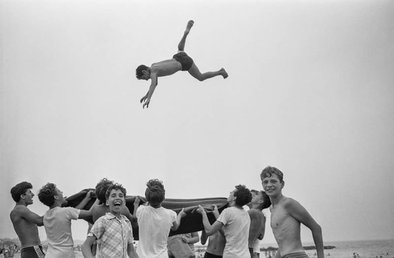 Iconic Black and White Photography By Harold Feinstein