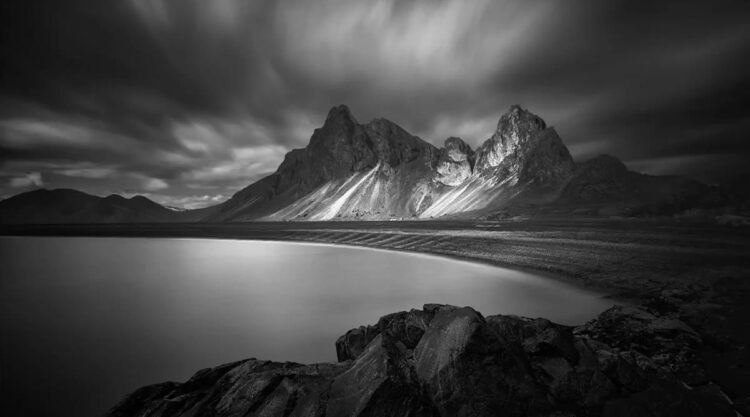 Black and White Landscape Photography by Huibo Hou