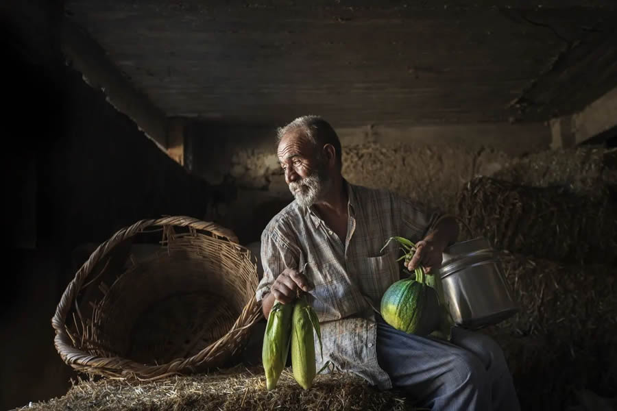 Environmental Portraits by Turkish Photographer Fatma Gok Salt