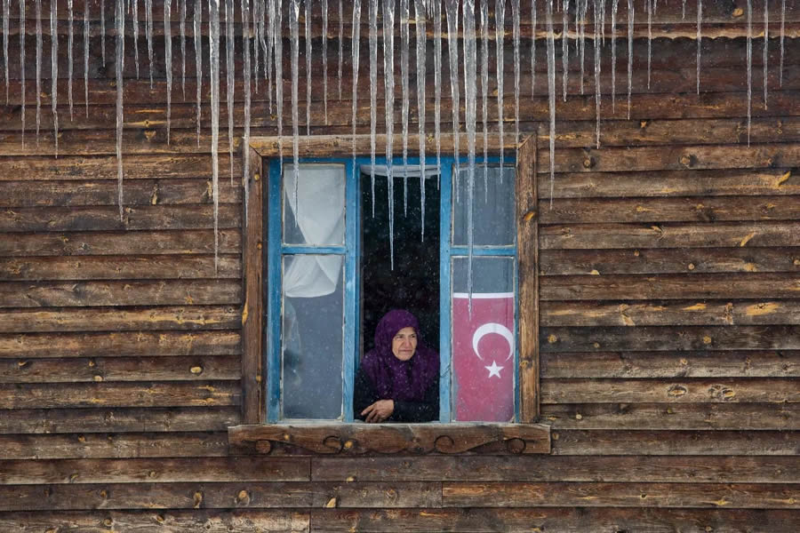 Environmental Portraits by Turkish Photographer Fatma Gok Salt