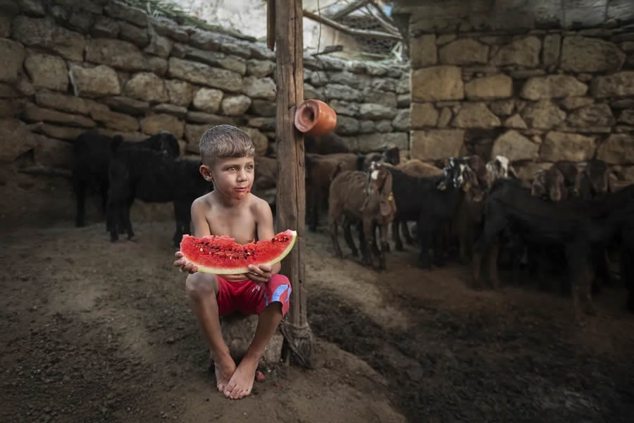 Environmental Portraits by Turkish Photographer Fatma Gok Salt