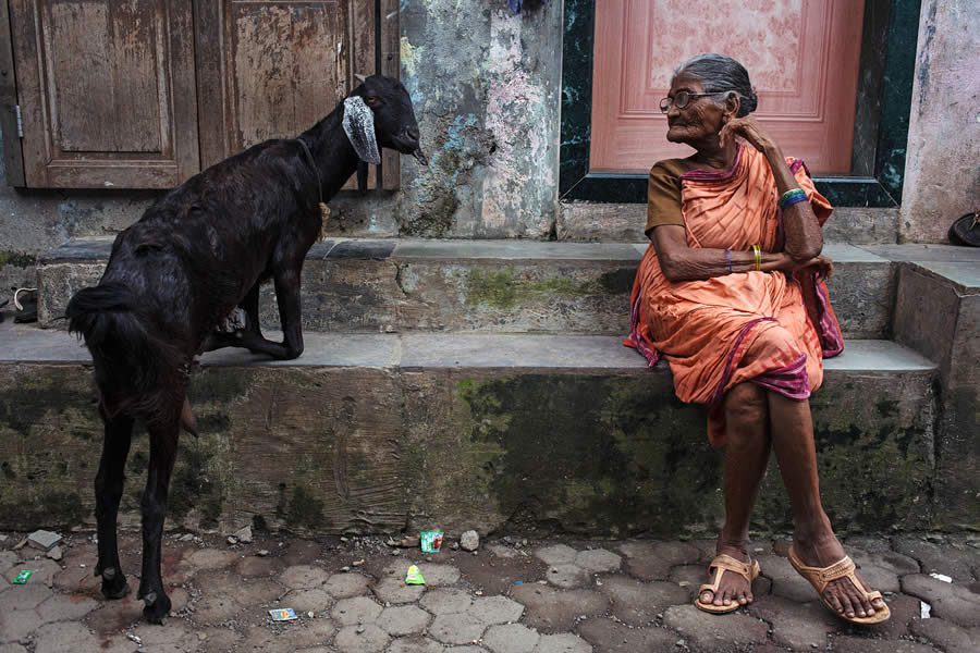 Street Photography and Timeless Moments by Maciej Dakowicz