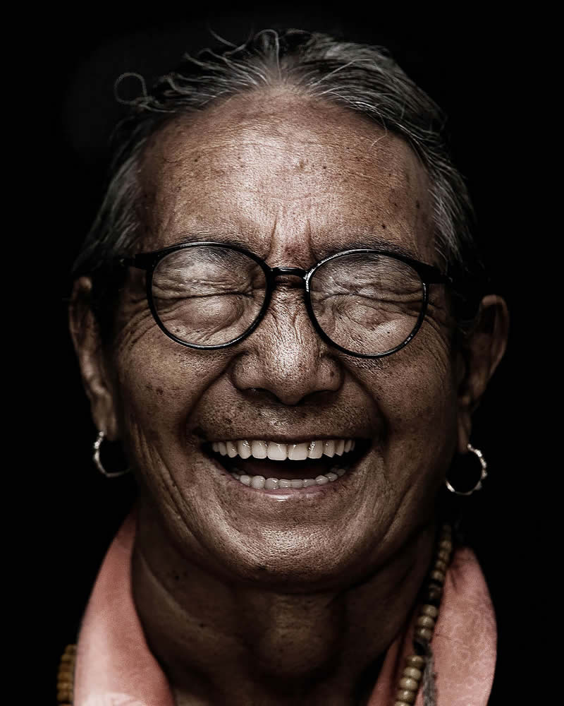 Diaspora Smile Portraits of Tibetans in Exile by Bhanuwat Jittivuthikarn