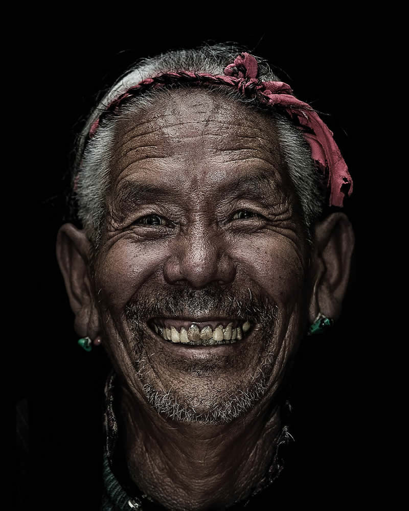 Diaspora Smile Portraits of Tibetans in Exile by Bhanuwat Jittivuthikarn