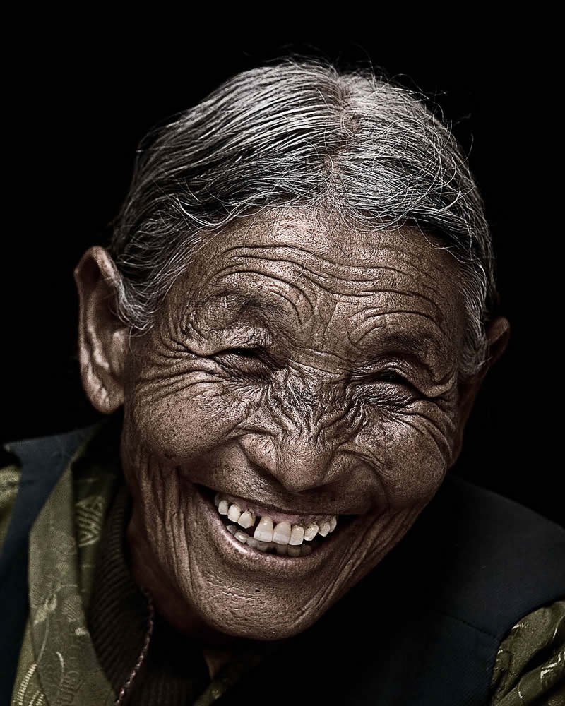 Diaspora Smile Portraits of Tibetans in Exile by Bhanuwat Jittivuthikarn