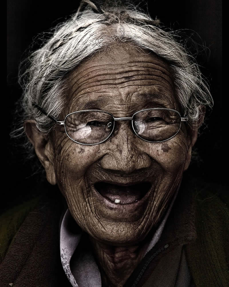 Diaspora Smile Portraits of Tibetans in Exile by Bhanuwat Jittivuthikarn