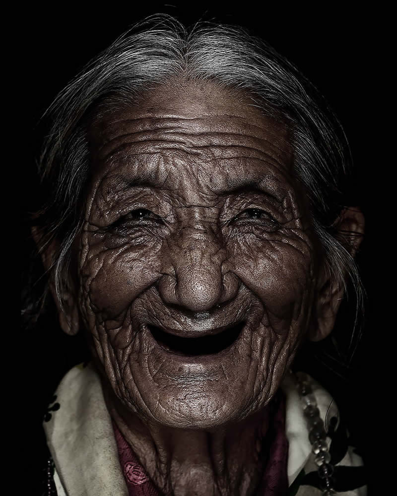 Diaspora Smile Portraits of Tibetans in Exile by Bhanuwat Jittivuthikarn