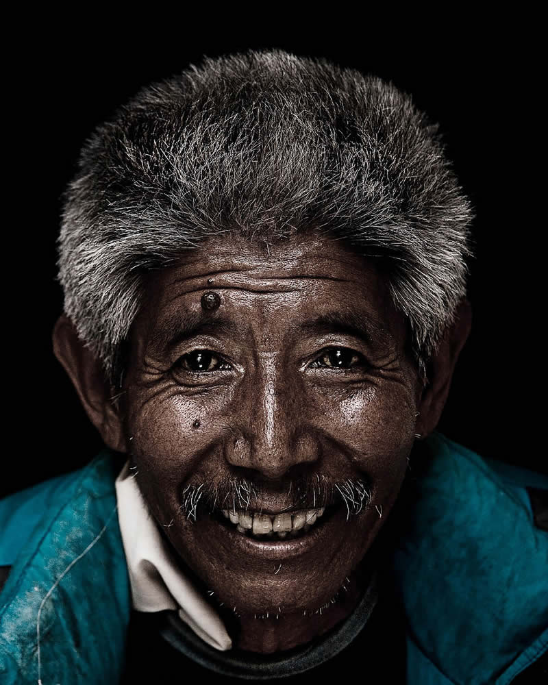 Diaspora Smile Portraits of Tibetans in Exile by Bhanuwat Jittivuthikarn