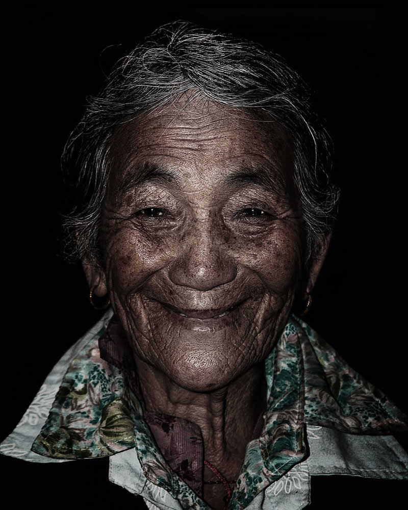 Diaspora Smile Portraits of Tibetans in Exile by Bhanuwat Jittivuthikarn