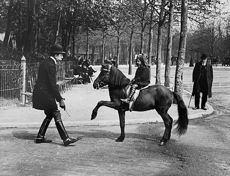 Powerful Historical Photos Showcasing a Century of Change