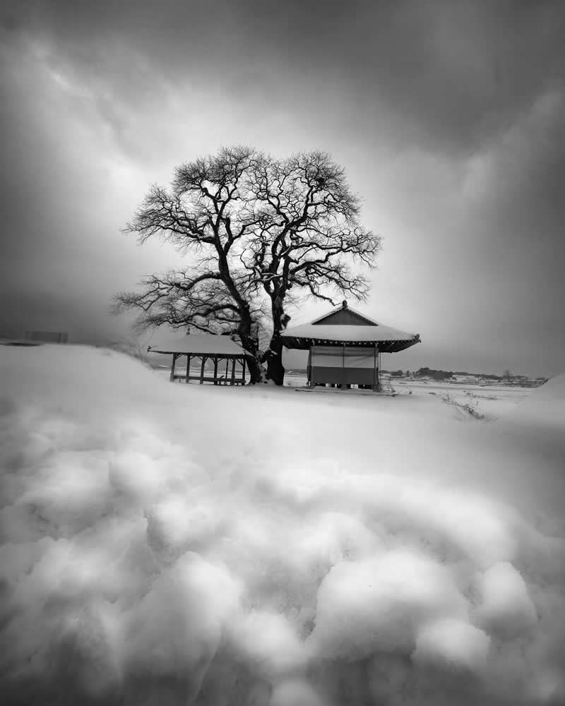 Black and White Long Exposure Landscape Photography by Jo Deok-hwan